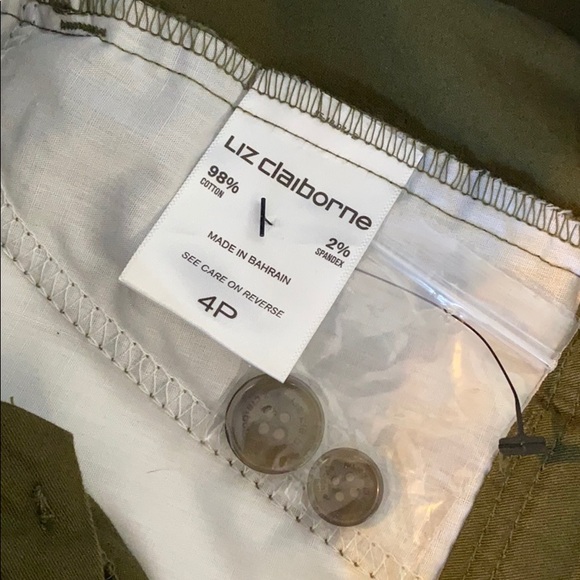 Liz Claiborne Classic Chino Short NWT Size 4P - Picture 8 of 9